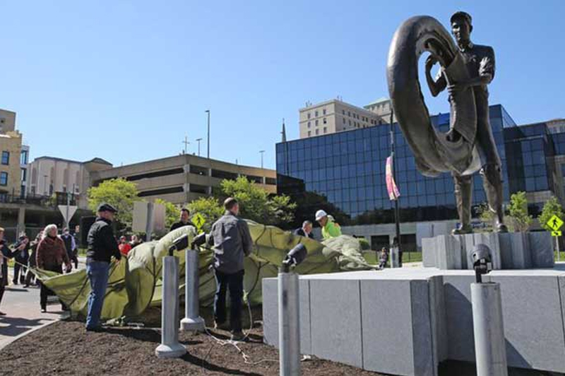 The World'S First Monument To Tire Workers